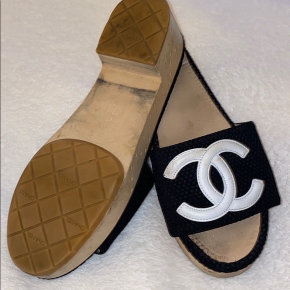 Chanel great condition π - Picture 4 of 4